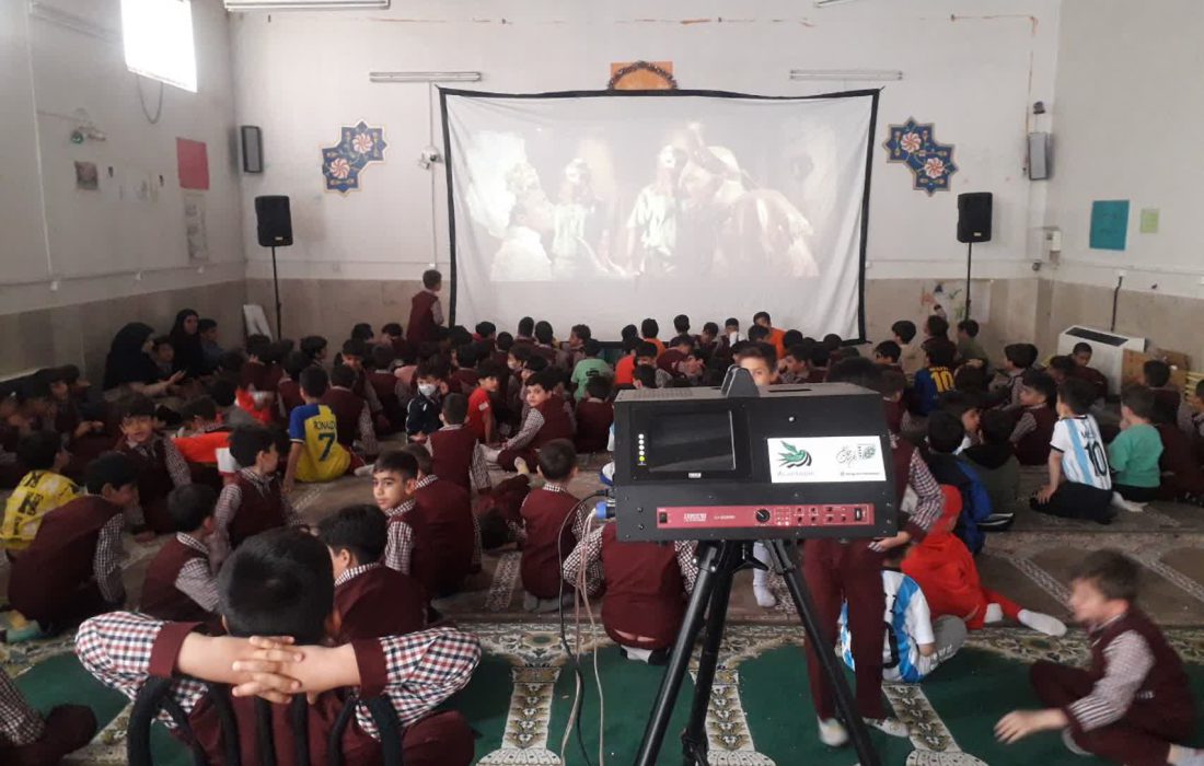 هشتاد روستای استان قزوین با «سینما سیار» فیلم دیدند